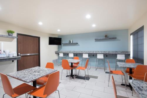 ห้องครัว, Super 8 By Wyndham Claremore Ok in แคลร์มอร์ (โอกลาโฮมา)