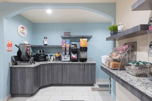 Comida y bebida, Super 8 By Wyndham Claremore Ok in Claremore