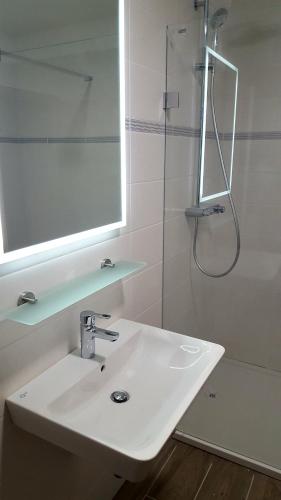 Hotel Obzor - image 10