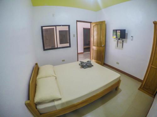 Ocean Manor Inn in Roxas