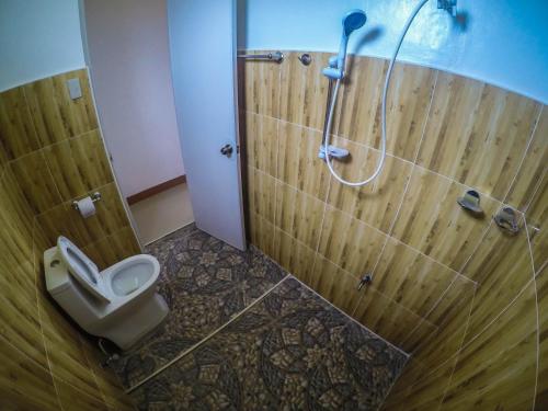 Bathroom, Ocean Manor Inn in Roxas
