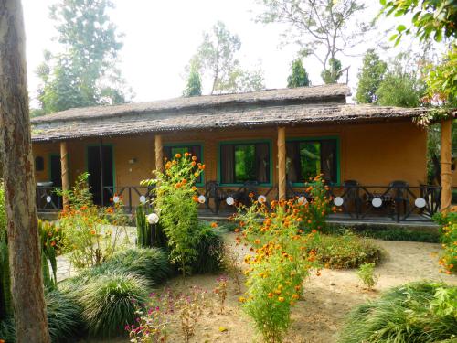숙소 외관, Bardia Wildlife Resort in 타쿠드와라