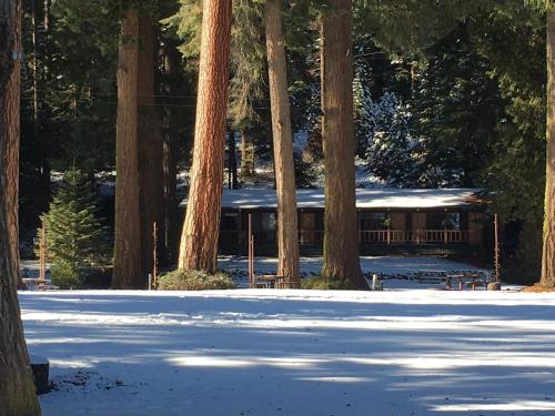 Crater Lake Gateway-Rocky Point Resort