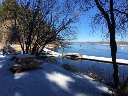 Crater Lake Gateway-Rocky Point Resort