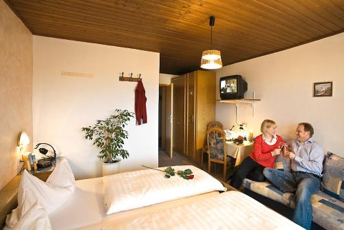 Landhotel Weingarten 9.8km von Falkenfels entfernt
