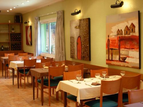 مطعم, Hotel Rodsan Suizo in كاستيلديفيلس