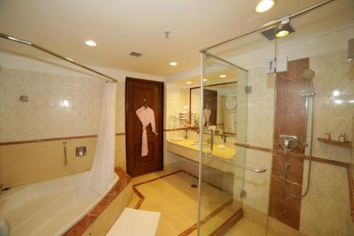 room detail thumbnail 2