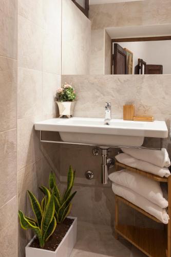 The Piccolo Apartment - image 11