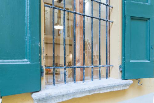 University Loft Apartment - image 11