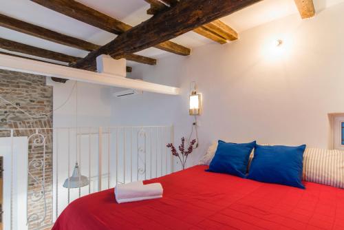 University Loft Apartment - image 4