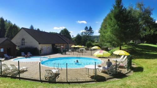 VVF Cantal Champs-sur-Tarentaine - Hotel - Champs Sur Tarentaine