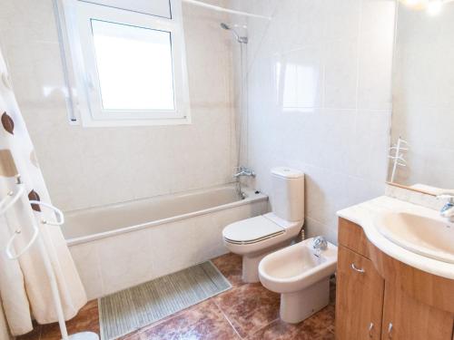 Spacious Holiday Home in L'Escala with Swimming Pool - image 9