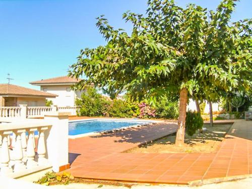Spacious Holiday Home in L'Escala with Swimming Pool - image 11