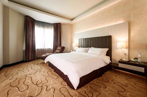 Promenade Hotel