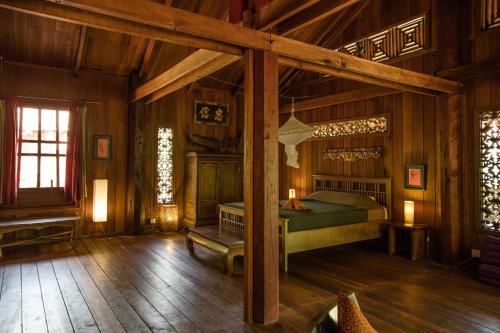 1 king bed, 2 twin beds