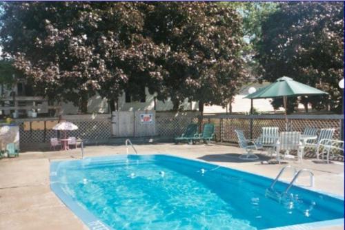 Port Lodge Motel Located in Pulaski, Port Lodge Motel is a perfect starting point from which to explore Pulaski (NY). Both business travelers and tourists can enjoy the propertys facilities and services. Service-mind