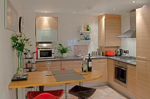 Glasgow City Flats - West End - image 5