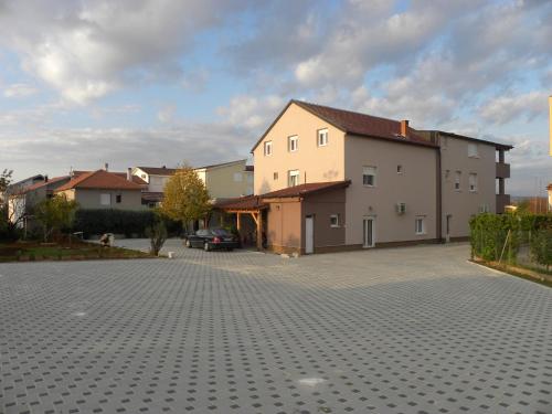 Вхід, Guest House Star in Меджугор'є