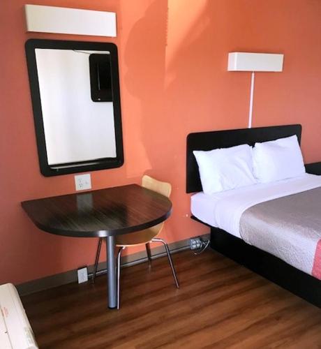 Hotel 465 By Regency in Indianapolis, USA