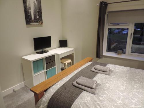 4 Bed Farnborough Air Accommodation