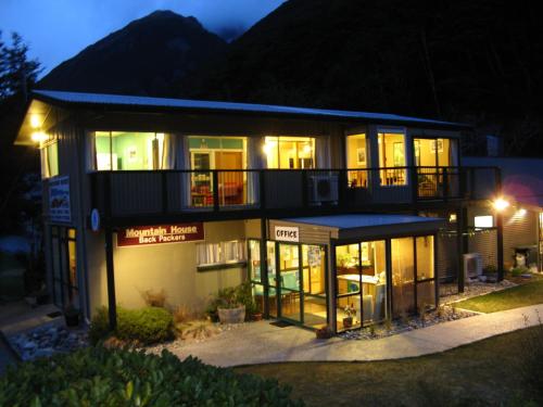 . Arthur's Pass YHA, The Mountain House