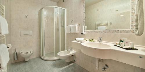 Superior Family Room image 1