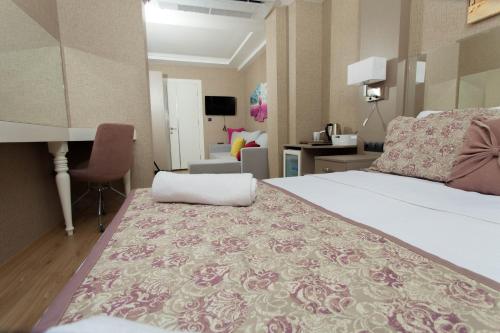 Hotel Iz Room Type - Deluxe Family Room