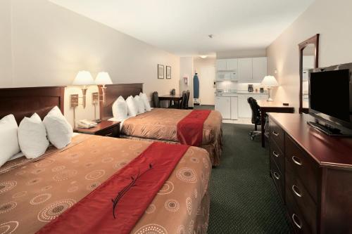 Junior Suite with with Two Queen Beds and Kitchenette