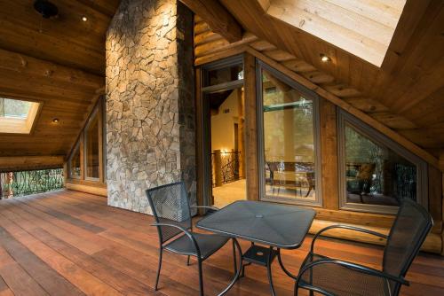 1R Rustic Retreat - image 7