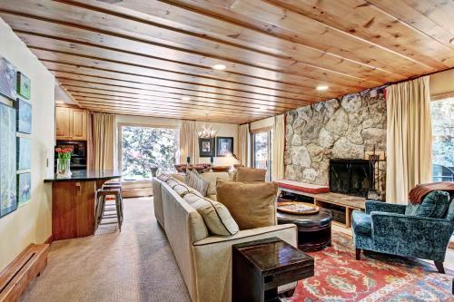 Riva Ridge Three-Bedroom Apartment Off-site in Vail Village