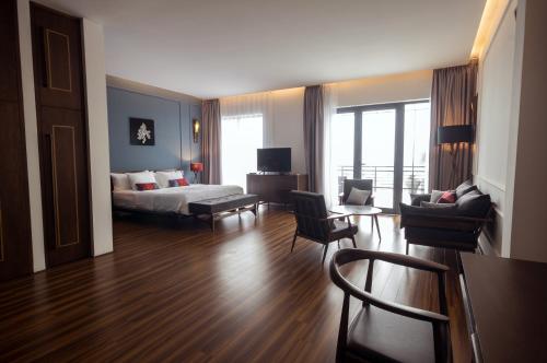 room detail thumbnail 0
