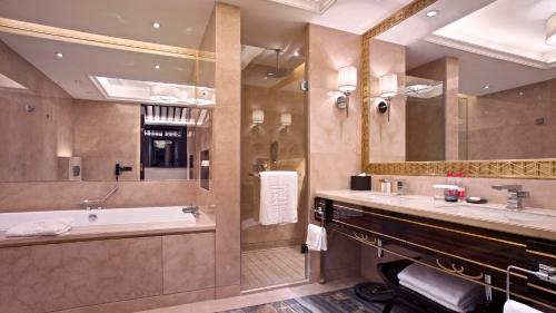 room detail thumbnail 2