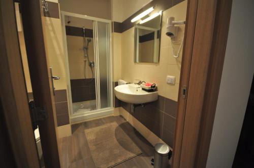 Hotel 325 Tor Vergata - image 2