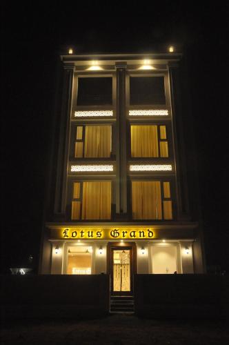 Экстерьер, Lotus Grand Akm in Калка