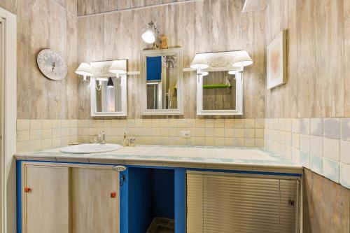 Rome As You Feel - Design Apartment at Colosseum - image 10