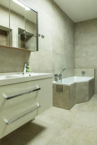 Exclusive 3 Bedroom Top-Notch Flat, GREAT LOCATION, Прага (фото 7)