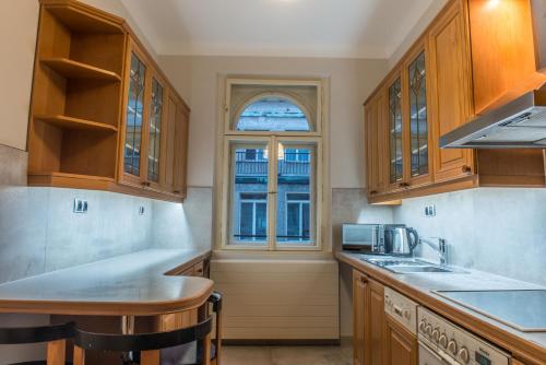 Exclusive 3 Bedroom Top-Notch Flat, GREAT LOCATION, Прага (фото 8)