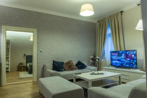 Exclusive 3 Bedroom Top-Notch Flat, GREAT LOCATION, Прага (фото 3)