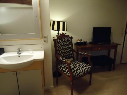 3 twin beds