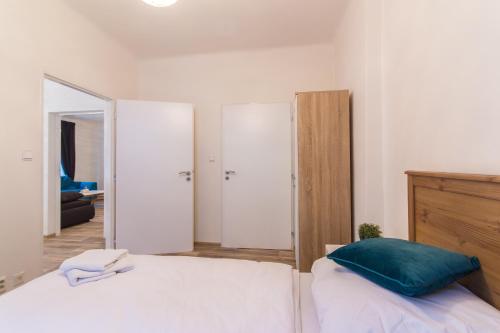 Charles bridge apartment - image 11