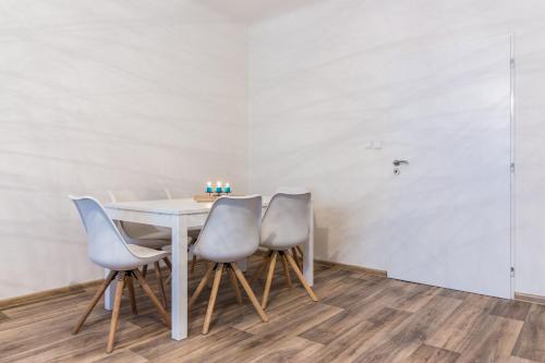 Charles bridge apartment - image 2