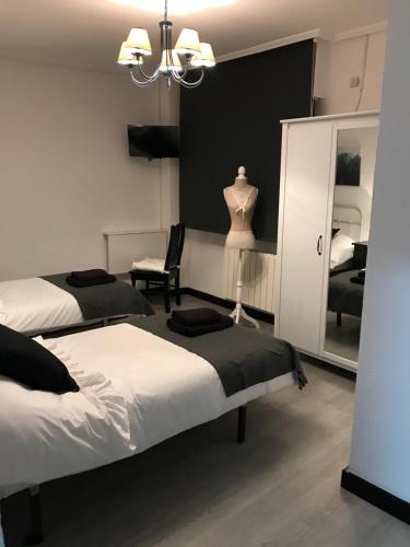 2 twin beds
