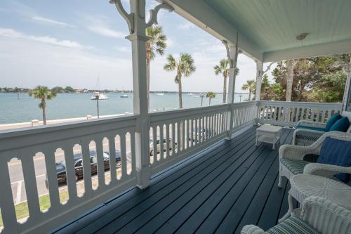 King Room with Bay View - Isabella