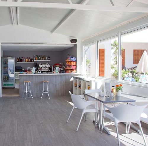 Apartamentos Cristina - image 12