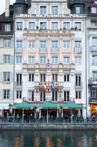 Hotel Pickwick and Pub "the room with a view"