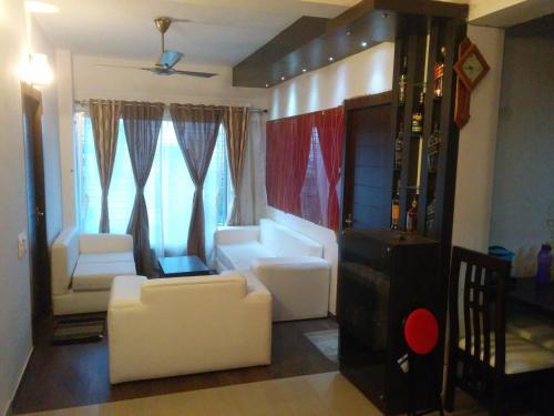 Contemporary 3BHK Apartment next to Acropolis Mall near Ruby