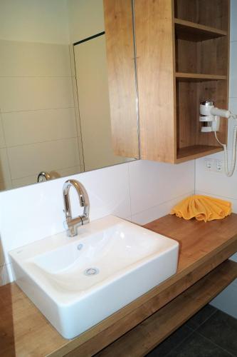 2 bedrooms, 4 beds