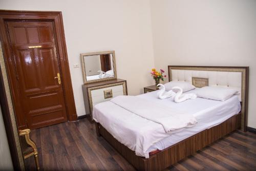 Royal Double Room image 5