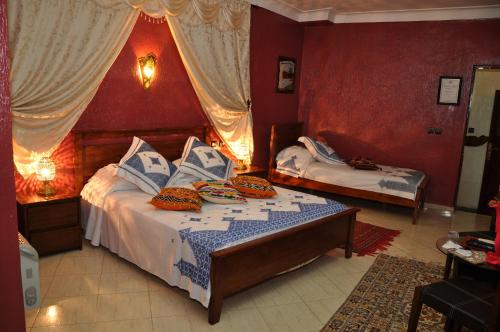 1 queen bed, 1 twin bed, 1 sofa bed