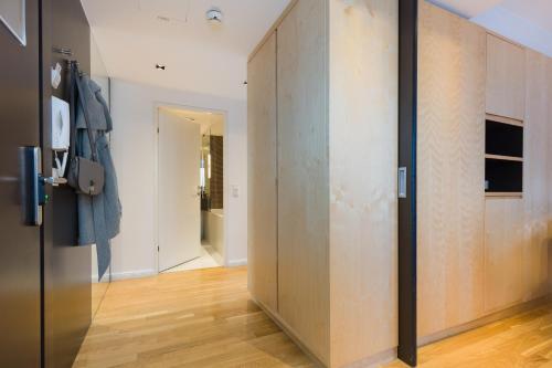 Deluxe Penthouse Apartment with Terrace image 10